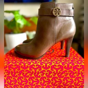 Tory Burch Bristol Booties In Elephant Gray 6.5.